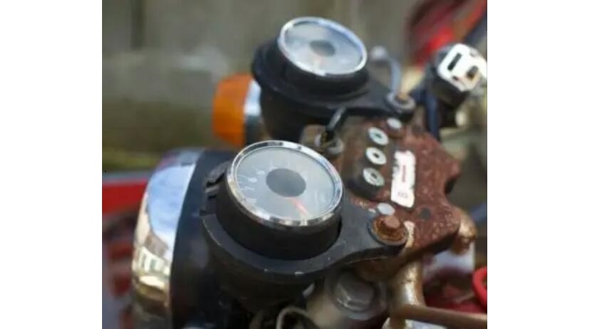 बाइक के इंजन जब्त